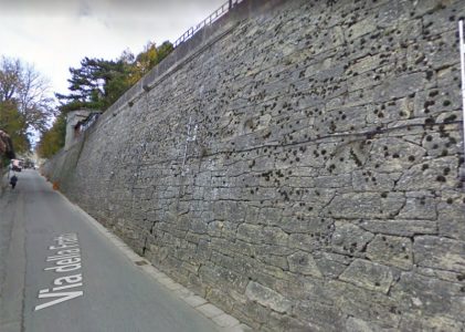 Al via lavori per aumentare la stabilità del muro lungo Via della Fratta