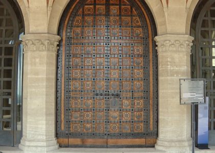 Antico splendore per il portone di Palazzo Pubblico: la Reggenza ringrazia le maestranze AASLP